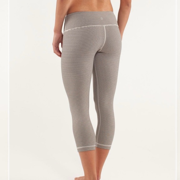 Lululemon Wunder Under Crop 21” - Size 4 - Picture 3 of 13